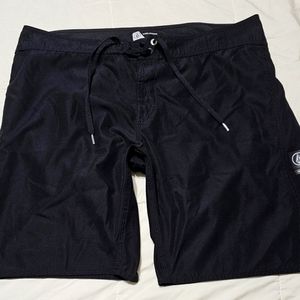 Sleek Volcom Men's Casual Shorts in Black - 38